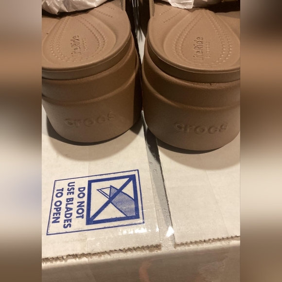 Sandals - Picture 2 of 3